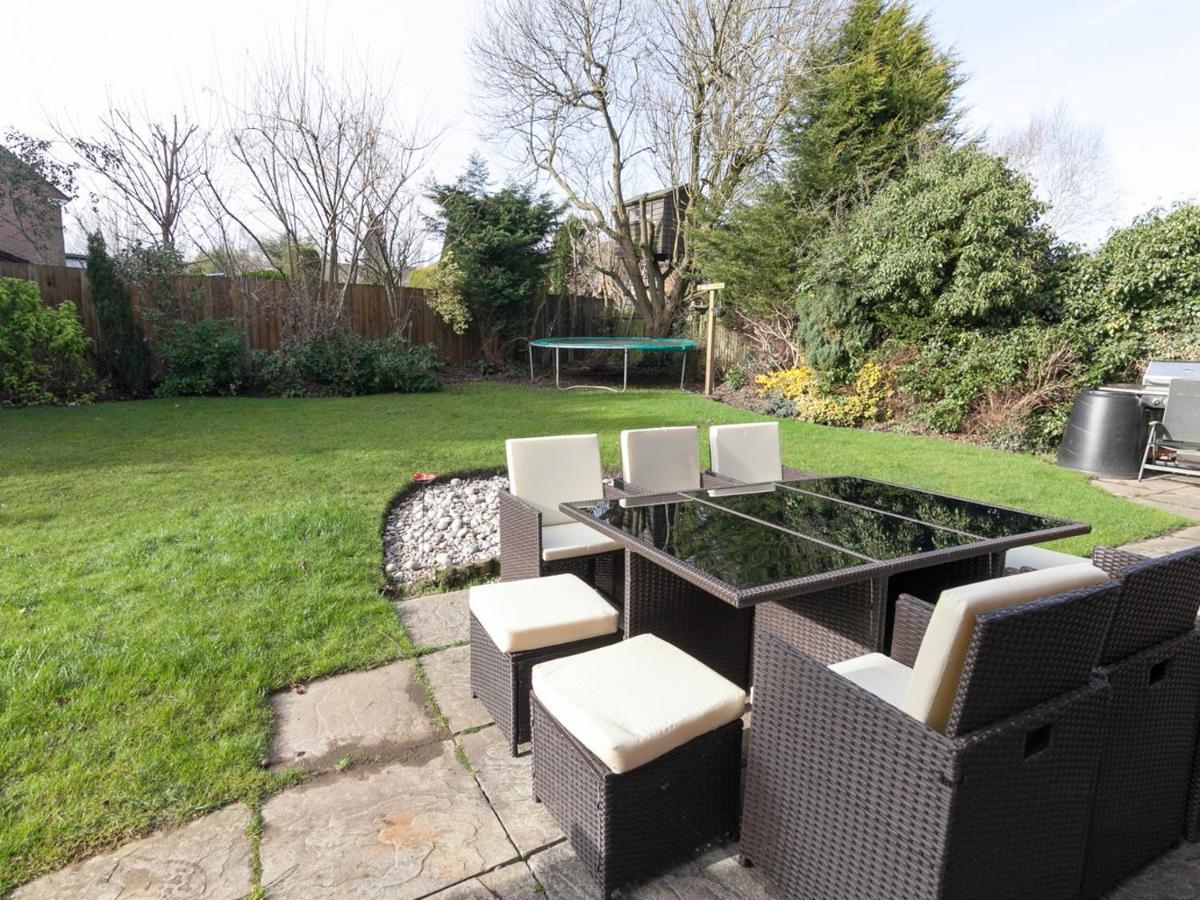 Ayuda House Altrincham Exterior foto
