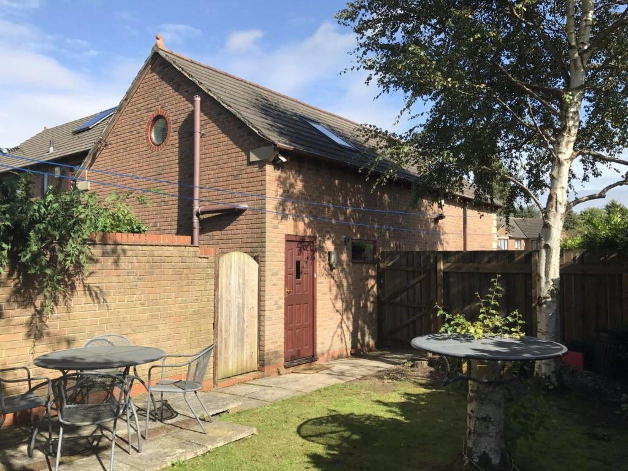 Ayuda House Altrincham Exterior foto