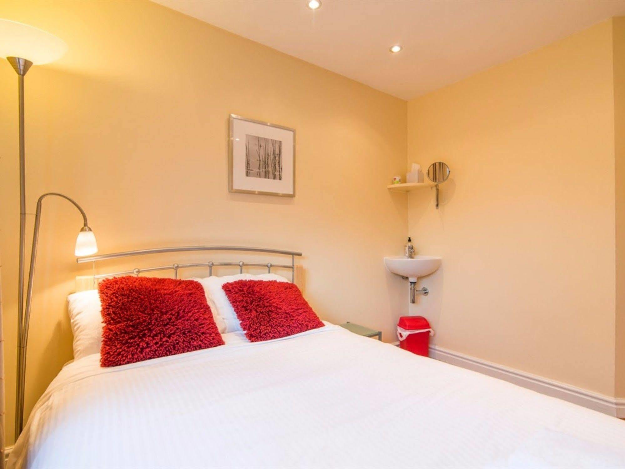 Ayuda House Altrincham Exterior foto